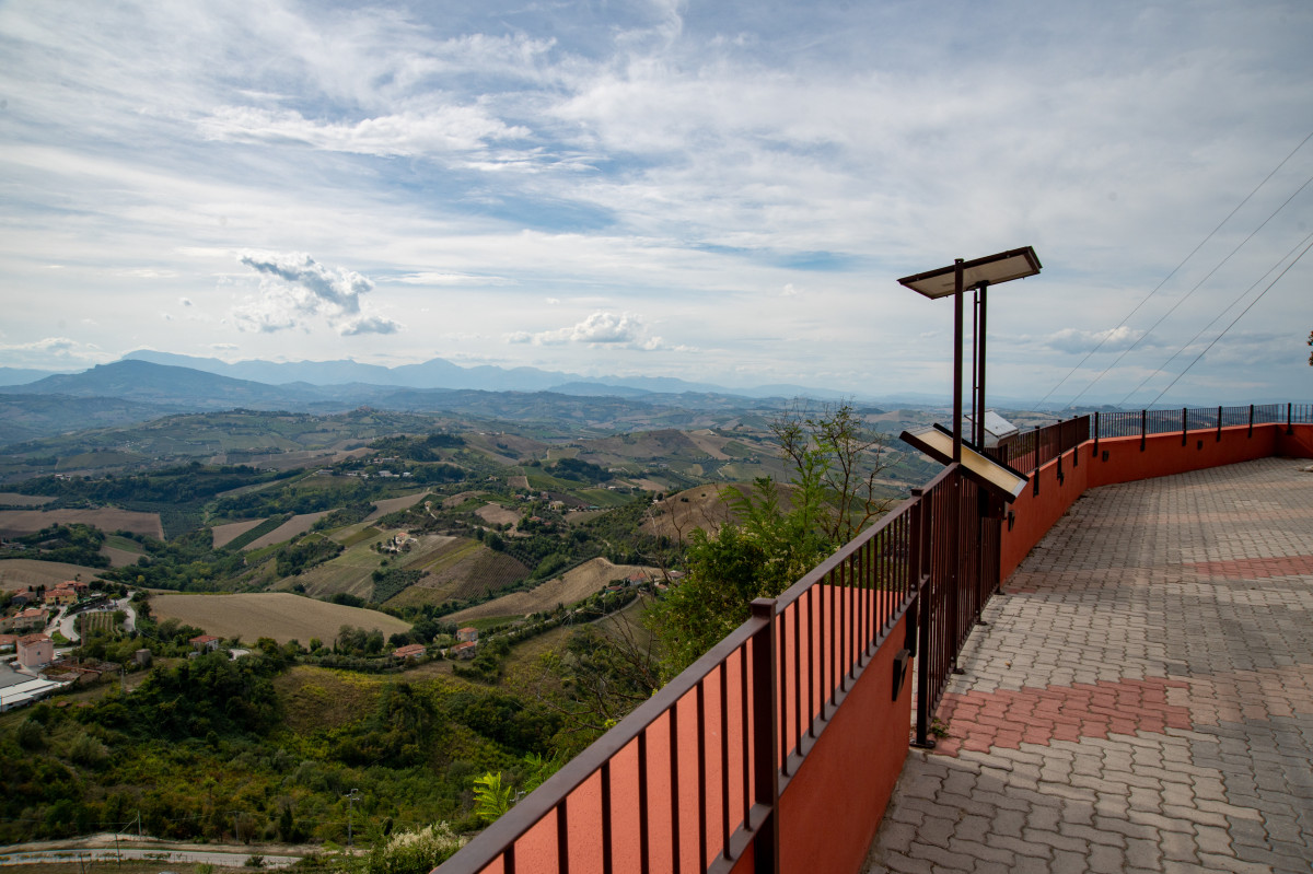 Viewpoint - Rest Area and Bike Service
