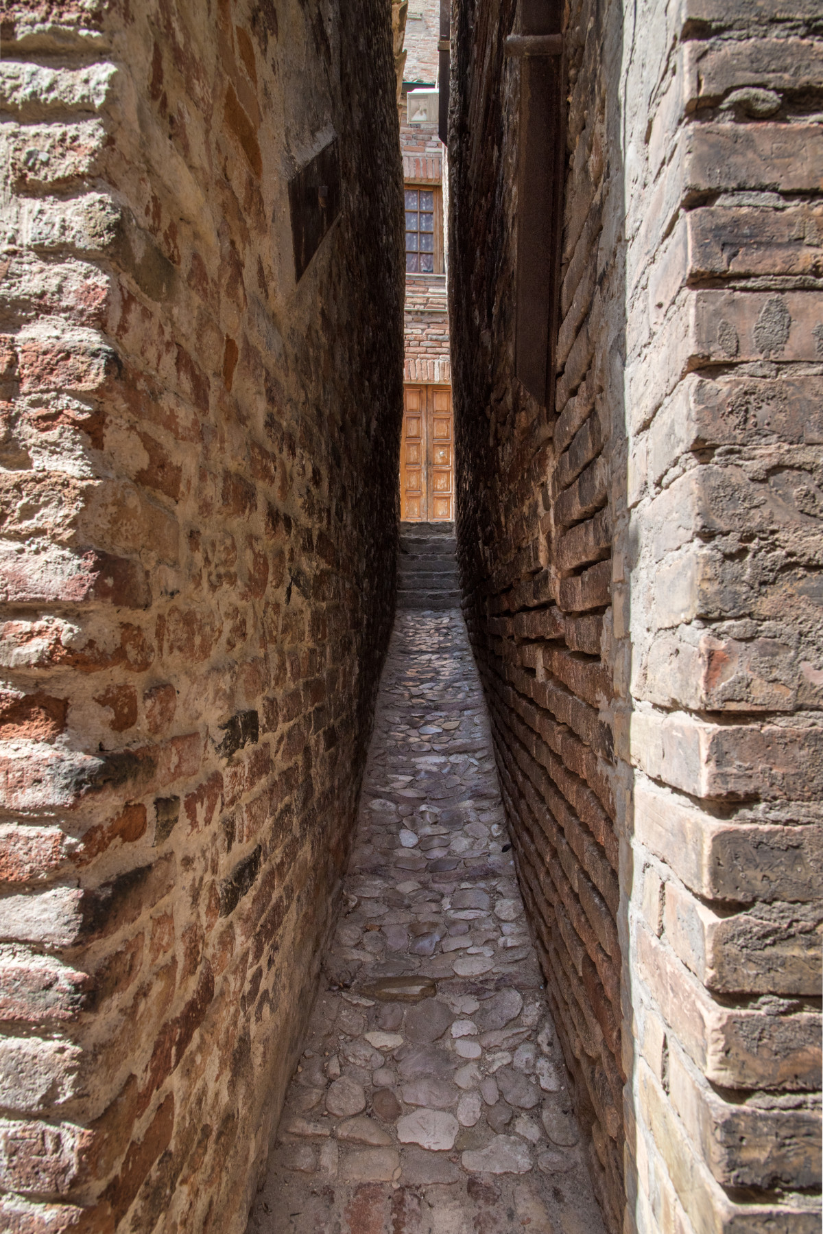 The narrowest alley in Italy