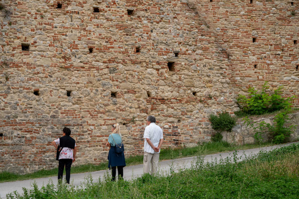 TRA MURA, TORRI E CASTELLI: L’ANIMA MEDIEVALE DI RIPATRANSONE