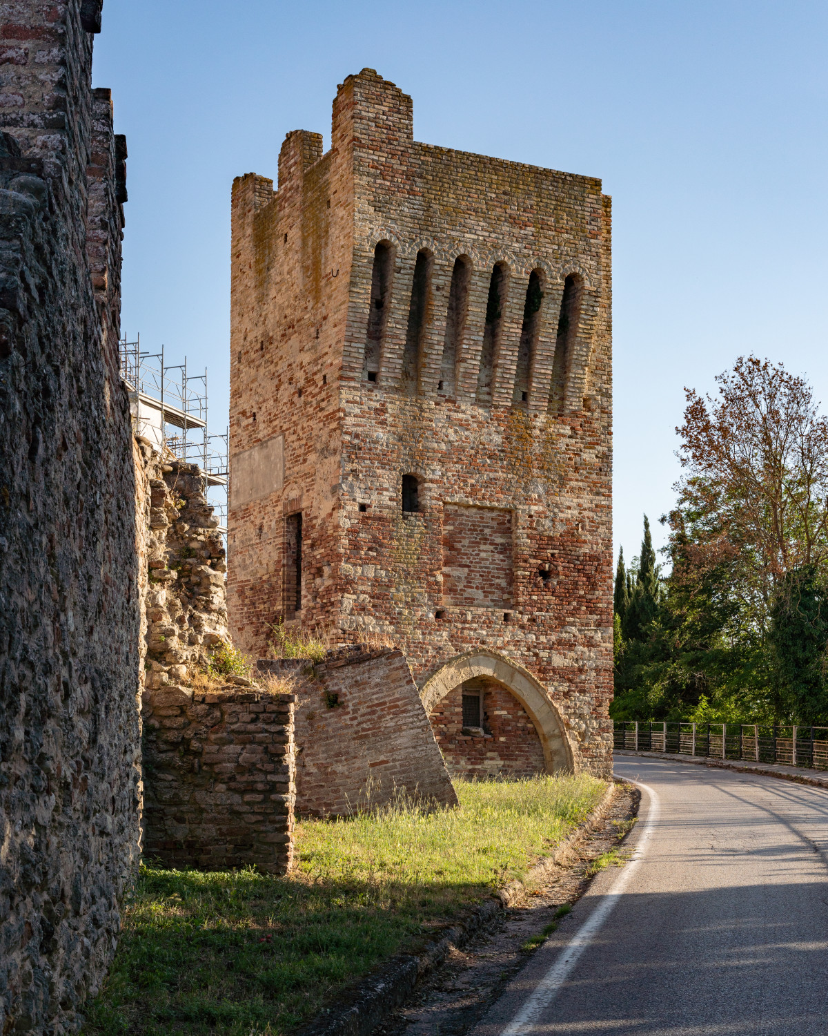 Porta d'Agello detta di Donna Bianca de' Tharolis